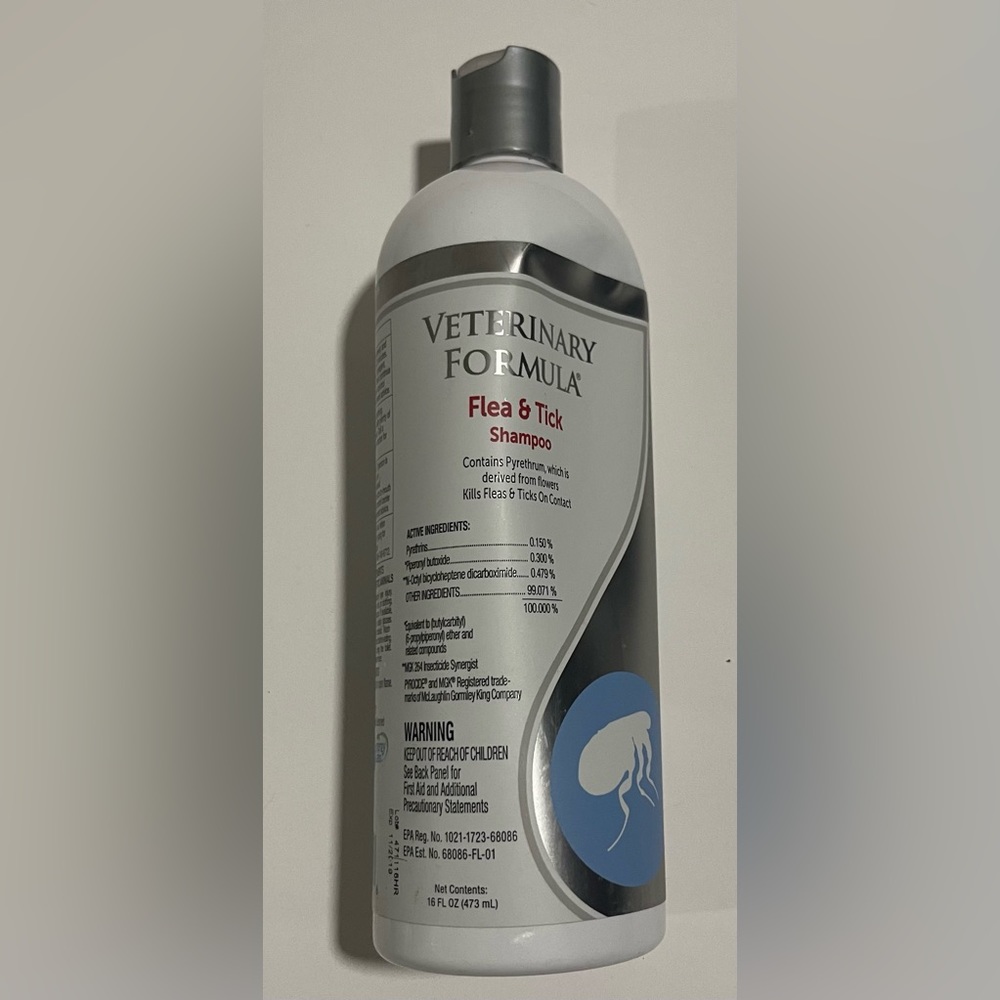 Veterinary Formula Clinical Care Shampoo for Dogs and Cats, 16 oz.